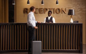 Comment les hôtels intègrent-ils la numérisation dans leurs services?